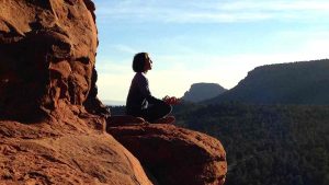 Mujer meditando